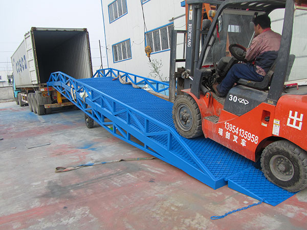 移動(dòng)登車(chē)橋
